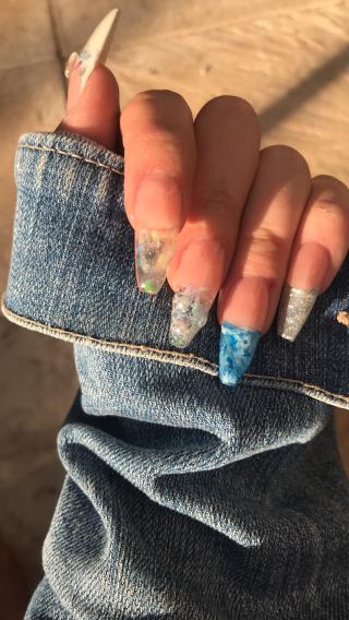 Salon de Manucure Onglerie Strass et Paillettes 0