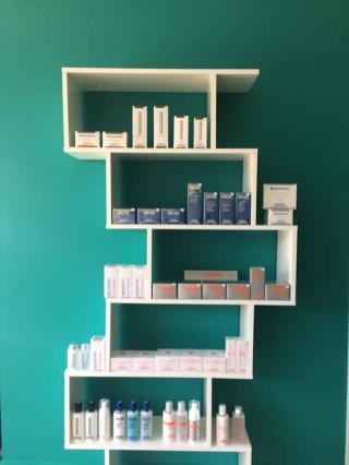 Salon de Manucure la belle et la tête 0