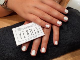Salon de Manucure Bar à ongles Mademoiselle Vernis CAP 3000 1