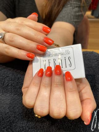 Salon de Manucure Bar à ongles Mademoiselle Vernis CAP 3000 0