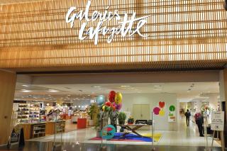 Salon de Manucure Bar à ongles Mademoiselle Vernis CAP 3000 0