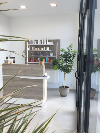 Salon de Manucure L'Institut Source de Beauté 0