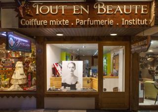 Salon de Manucure Tout en Beauté 0
