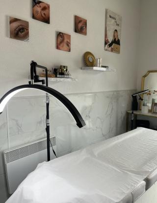 Salon de Manucure Brows and You 0