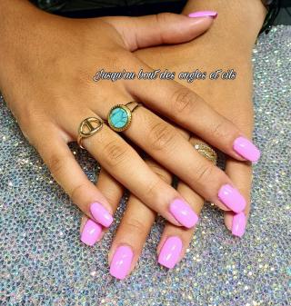 Salon de Manucure Jusqu'au Bout Des Ongles Et Cils 0