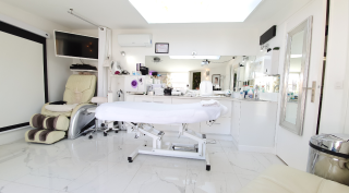 Salon de Manucure Centre de soins anti âge et maquillage permanent Coryne Dermo 0