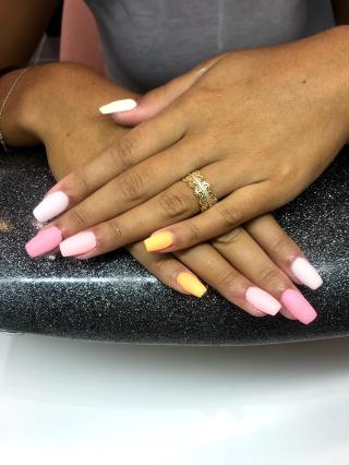 Salon de Manucure L’instant filles 0