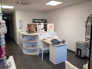 Salon de Manucure Modern Esthetik 0