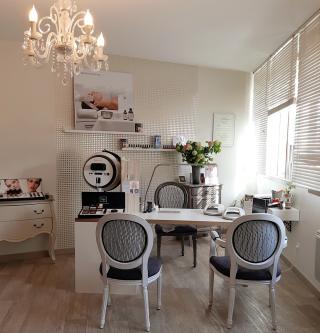 Salon de Manucure Confidentiel 0