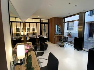 Salon de Manucure LES COMPTOIRS DE LA BEAUTÉ | Coiffure F&H - Maquillage - Soins du visage - Beauté des sourcils 0