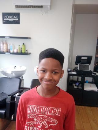 Salon de Manucure Coiffeur 235th Barber Street 0