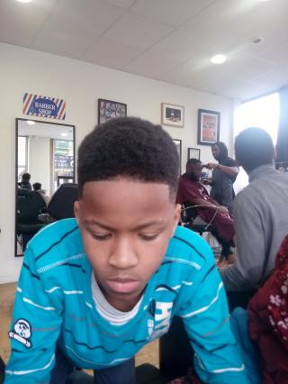 Salon de Manucure Coiffeur 235th Barber Street 0