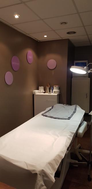 Salon de Manucure Marionnaud - Parfumerie & Institut 0