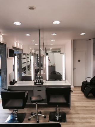 Salon de Manucure BALATA Salon De Coiffure 0