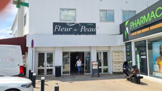 Salon de Manucure À Fleur De Peau 0