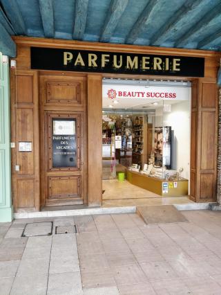 Salon de Manucure Parfumerie des Arcades 0
