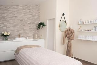 Salon de Manucure Esthetics by Tania Miller 0