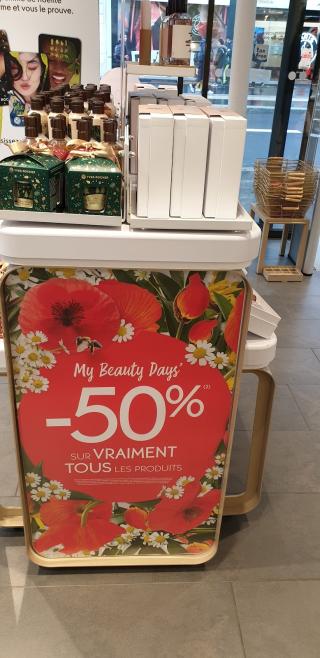 Salon de Manucure Yves Rocher 0