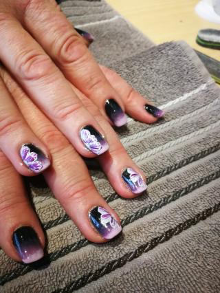 Salon de Manucure Aux p'tits soins 0