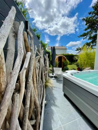 Salon de Manucure MASSAGE - SPA MARIN CECILE ARNOUX 0