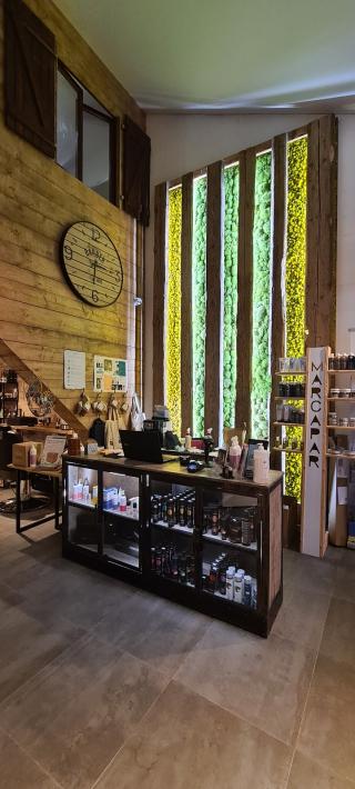 Salon de Manucure L'Essentiel par Neferti'tif 0