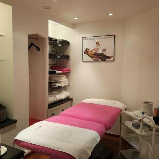 Salon de Manucure Mademois'elle A 0