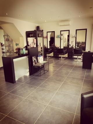 Salon de Manucure So Chic Coiffure & Institut 0