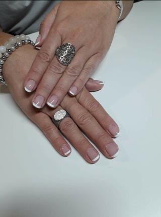 Salon de Manucure Aux mains de Julie 0