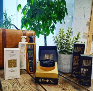 Salon de Manucure Madame Bavarde 0