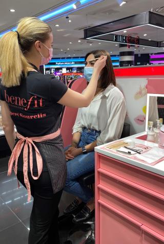 Salon de Manucure Bar à Sourcils - Benefit Brow Bar Strasbourg Les Halles 0