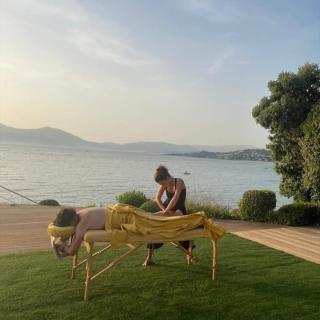 Salon de Manucure Astrid Mifsud I Massage, Reflexologie, Soin du dos - A domicile ou à Ajaccio et Porticcio 0