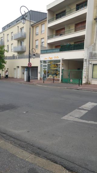 Salon de Manucure Aux Ongles d'Or 0