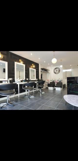 Salon de Manucure Beauty Bar 0