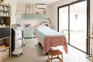 Salon de Manucure CENTRE DE SOINS ESTHÉTIQUES Déborah L. 0