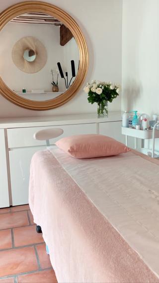 Salon de Manucure Maison Terracotta 0