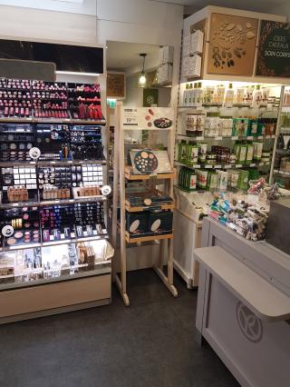 Salon de Manucure Yves Rocher 0