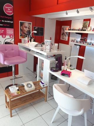 Salon de Manucure Mtzongl 0