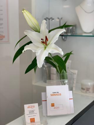 Salon de Manucure Camille Albane - Coiffeur Bandol 0