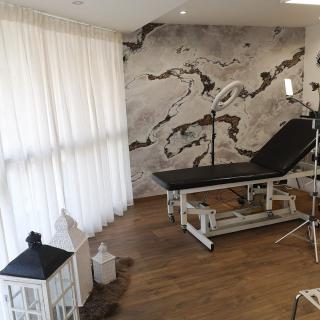 Salon de Manucure Design Beauté Académie 0