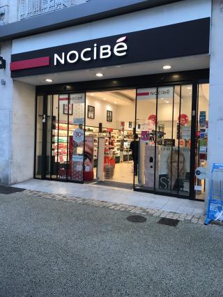 Salon de Manucure Parfumerie April Niort 0