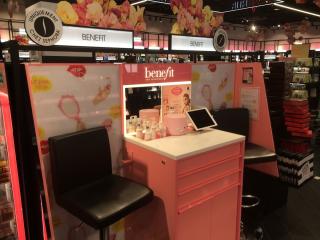 Salon de Manucure Bar à Sourcils - Brow Bar Benefit Parinor 0