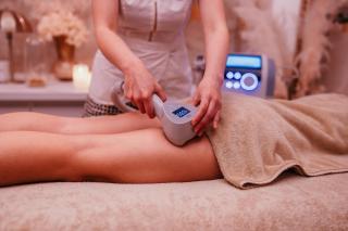 Salon de Manucure A PERLA RARA • Centre expert de la peau • Spécialiste en soins du visage sur-mesure • Facialiste Célia Vepori-Lucciardi 0