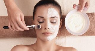 Salon de Manucure B'L avec un grand ELLE - Institut de beauté 0