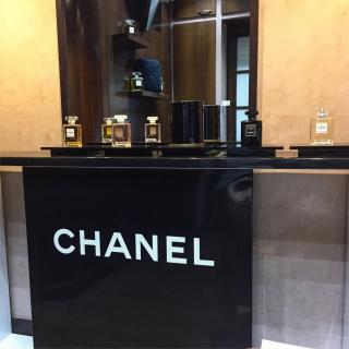 Salon de Manucure Parfumerie Dominique 2