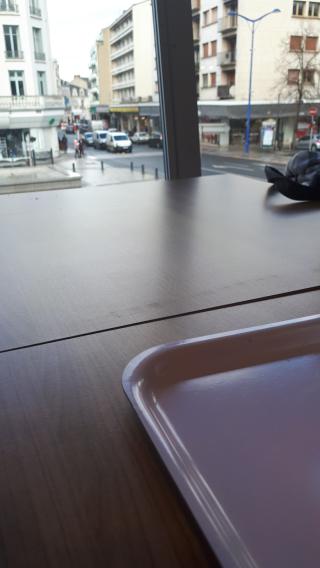 Salon de Manucure Parfumerie April Montluçon 1