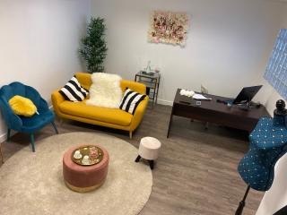 Salon de Manucure whit studiobeauté 0