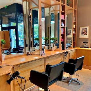 Salon de Manucure Spa & Salon Haute Coiffure by Monarque 0