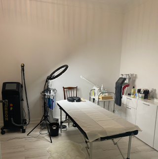 Salon de Manucure Esthetic by Ezy 0