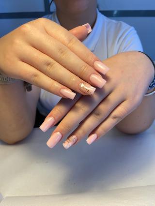 Salon de Manucure MCG Nails - Prothésiste Ongulaire à domicile 0