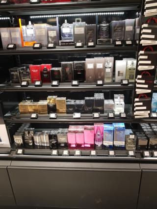 Salon de Manucure Benefit Cosmetics BrowBar Lounge 1